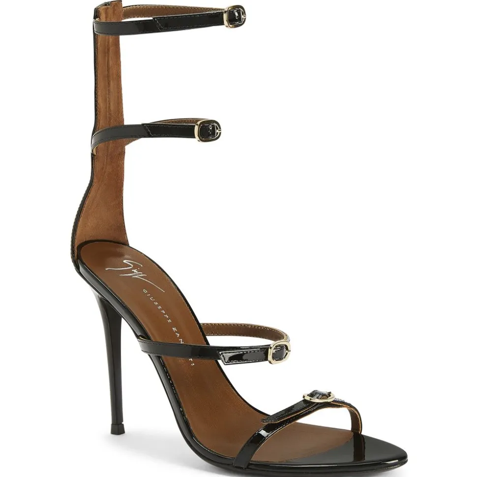 GISELLE BUCKLES 105