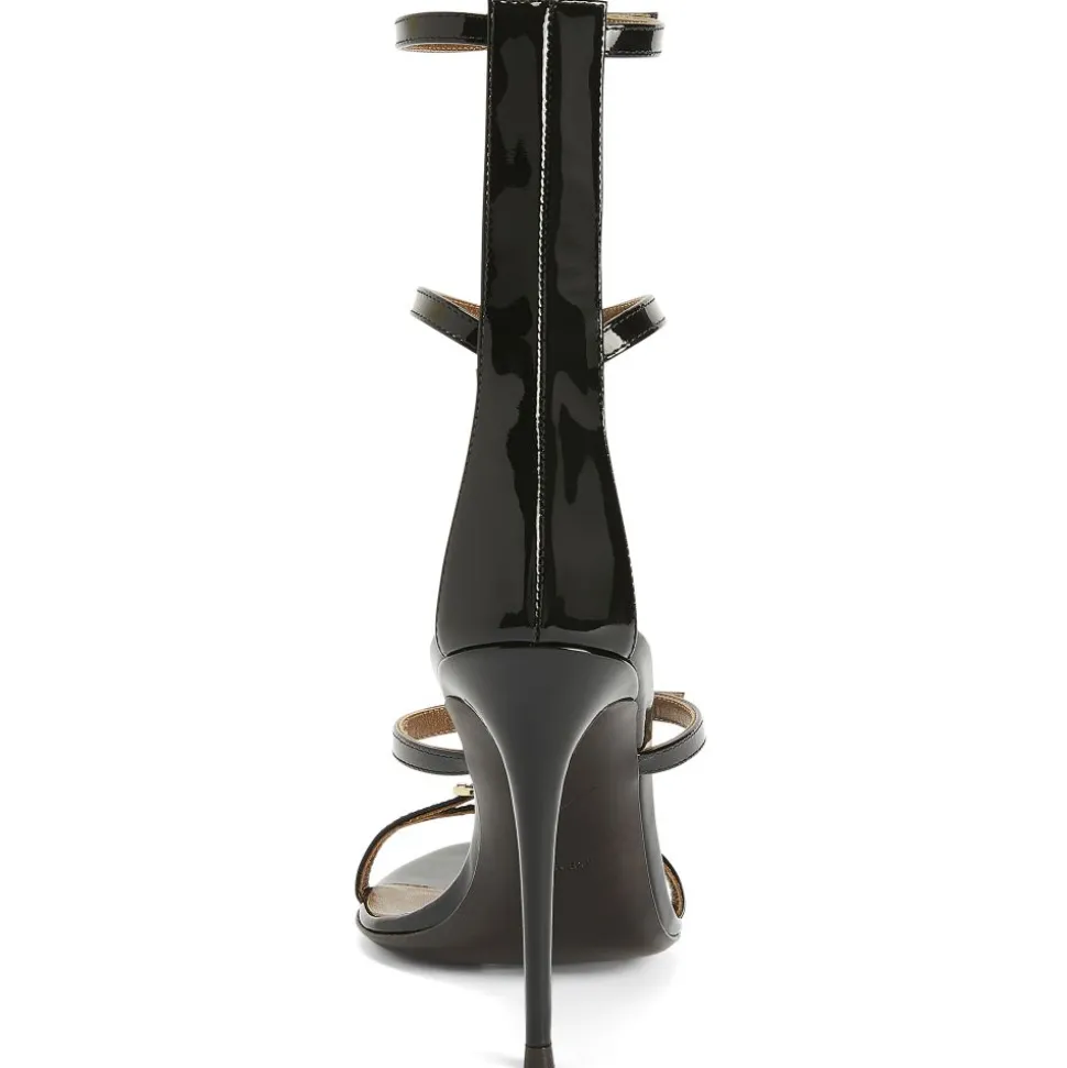 GISELLE BUCKLES 105