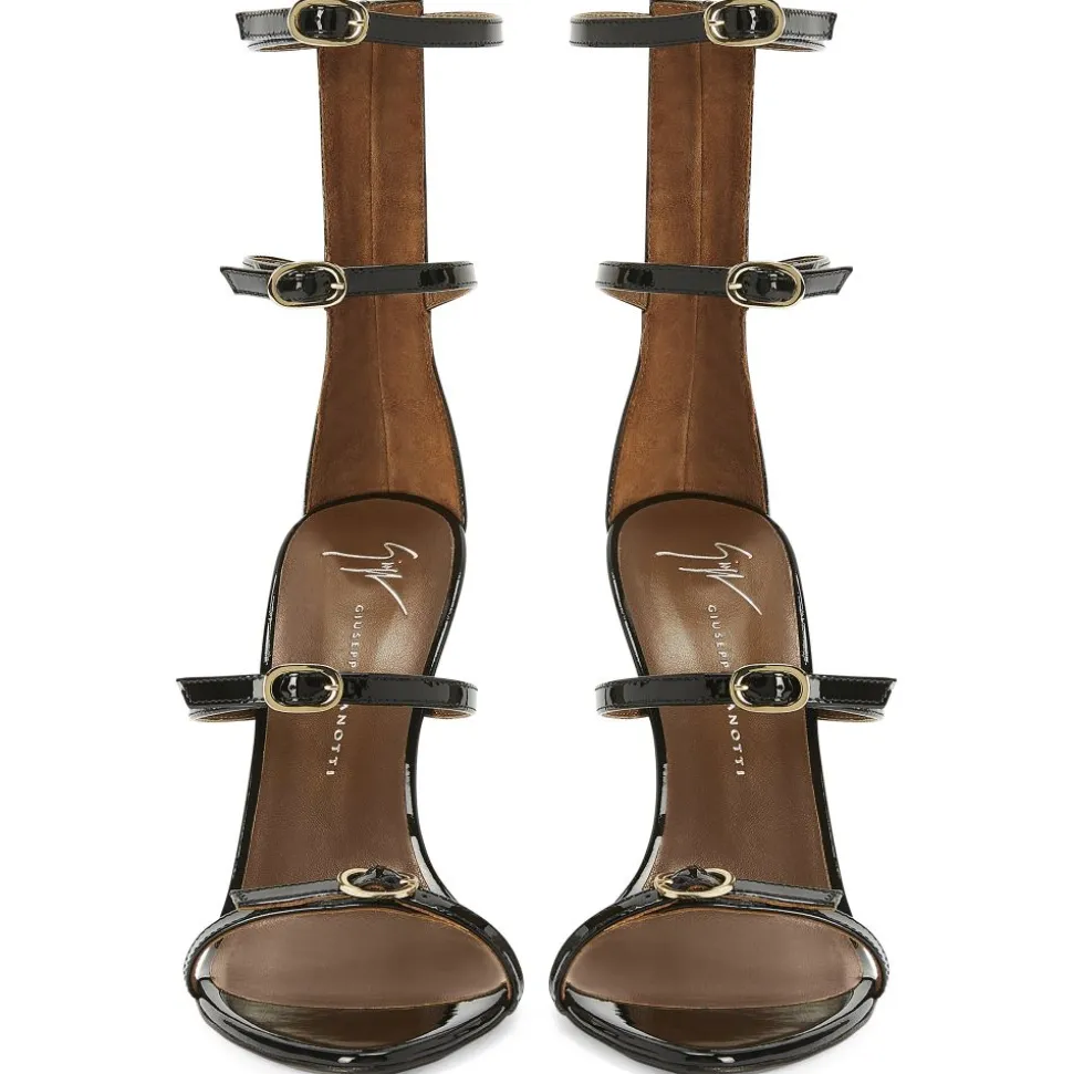 GISELLE BUCKLES 105