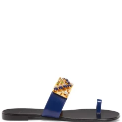 NEFERTITI FLAT