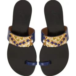 NEFERTITI FLAT