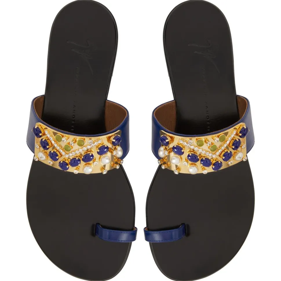 NEFERTITI FLAT
