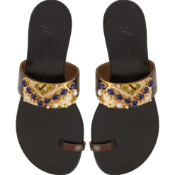 NEFERTITI FLAT